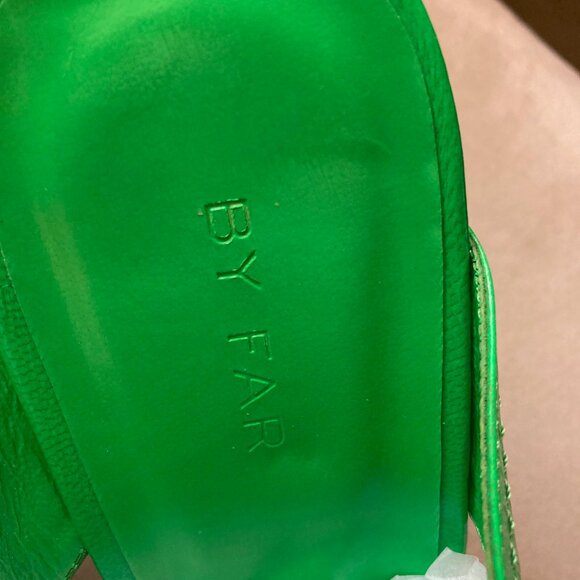 Nadia slides - Picture 6 of 9